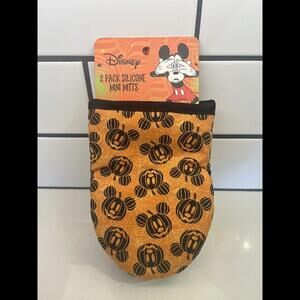 Disney Halloween Kitchen 2pk Mini Oven Mitts Size: 5.5” x 6.5” - NEW